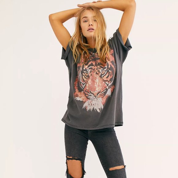 ISO Wrangler oversized Tiger Tee - Picture 3 of 3